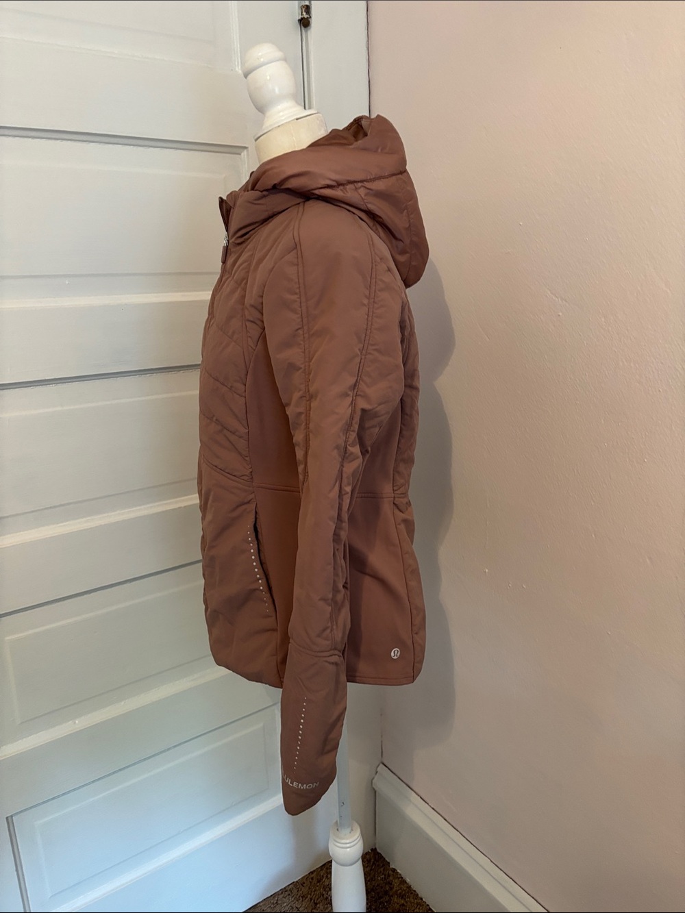 lululemon athletica Women's Hooded Puffer Jacket - Mauve - Picture 6 of 15